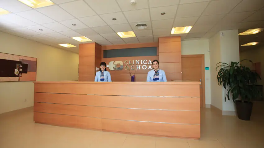 Reception area of Clínica Ochoa in Marbella with staff ready to assist patients