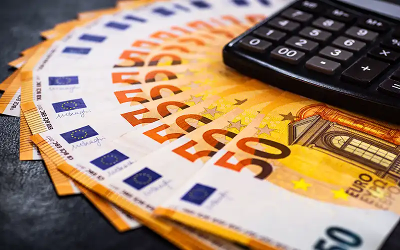 Euro notes and calculating tax in spain 2025