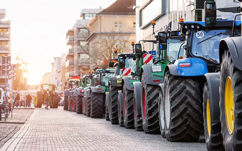 tractor protest in valencia spain