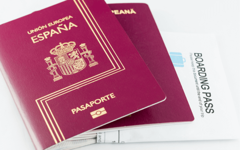 Spanish passporte and boarding pass