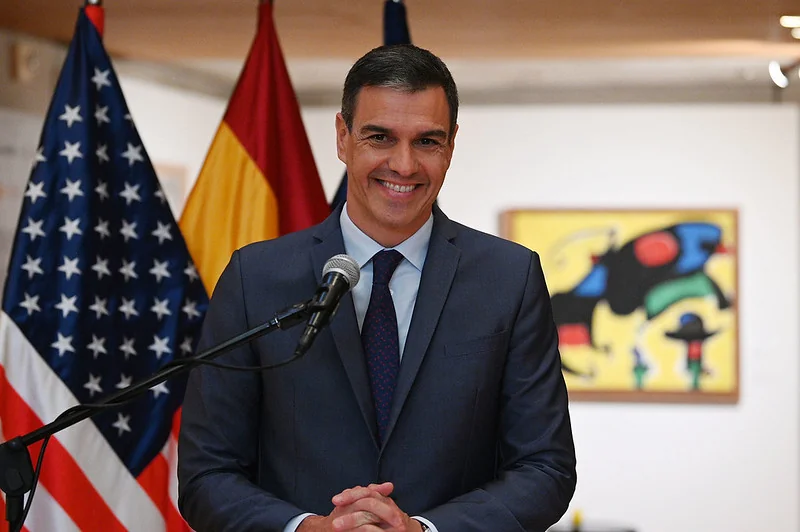 Spanish Prime Minister at international press event with US and Spanish flags