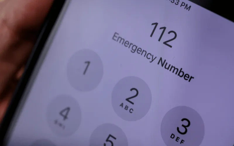 Mobile phone screen displaying 112 as emergency contact number