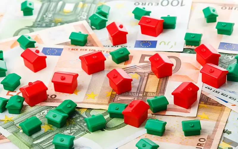 monopoly houses and 50 euro notes