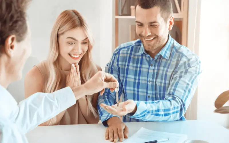 Tenants collecting property keys