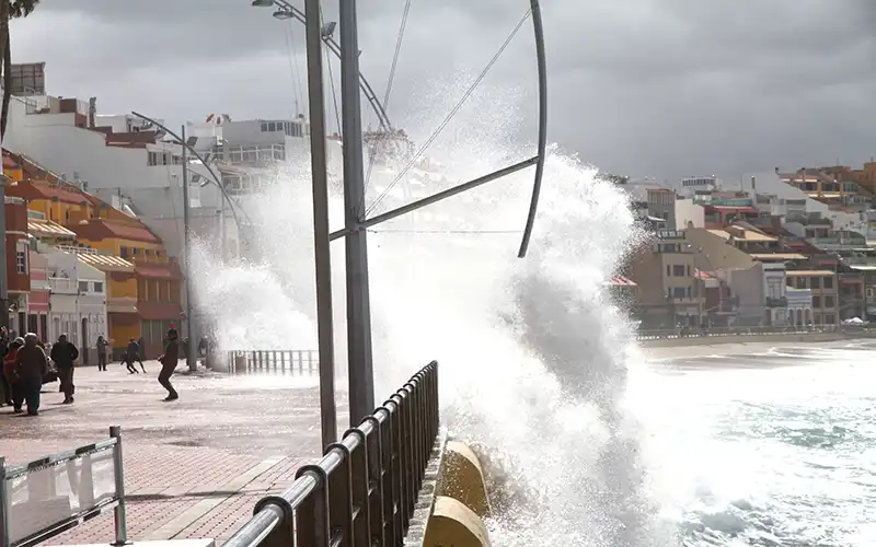 Stormy waves valencia front line